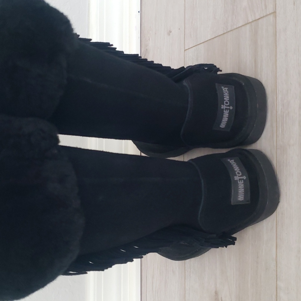 LNWOT! Minnetonka Fringe Boots 8